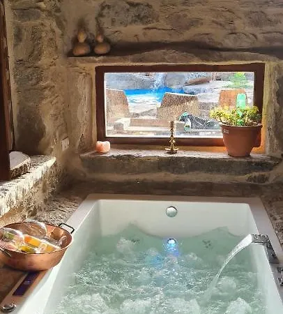Casa Rural Con Camino De Hierro Bermellar